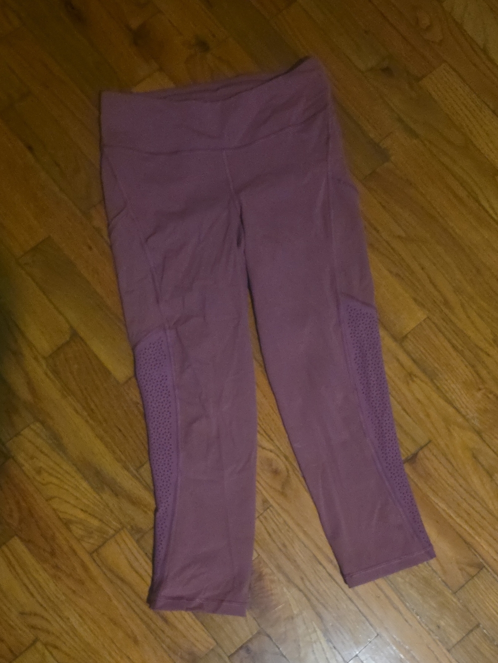LULULEMON High-Rise Mauve Performance Leggings with Perforated Side Panels